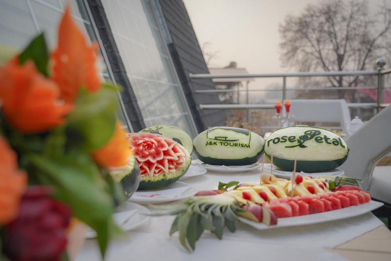 Hotel Rose Petal Srinagar Exterior foto